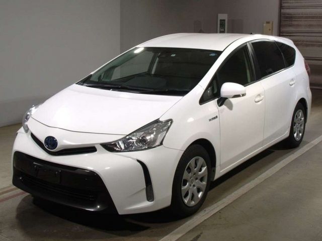 2203 Toyota Prius alpha ZVW41W 2019 г. (TAA Chubu)